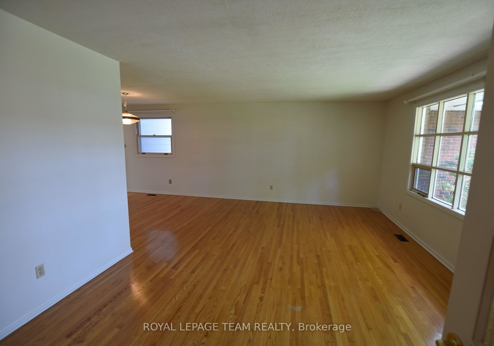 910-garwood-avenue-ottawa-ontario-x12226895