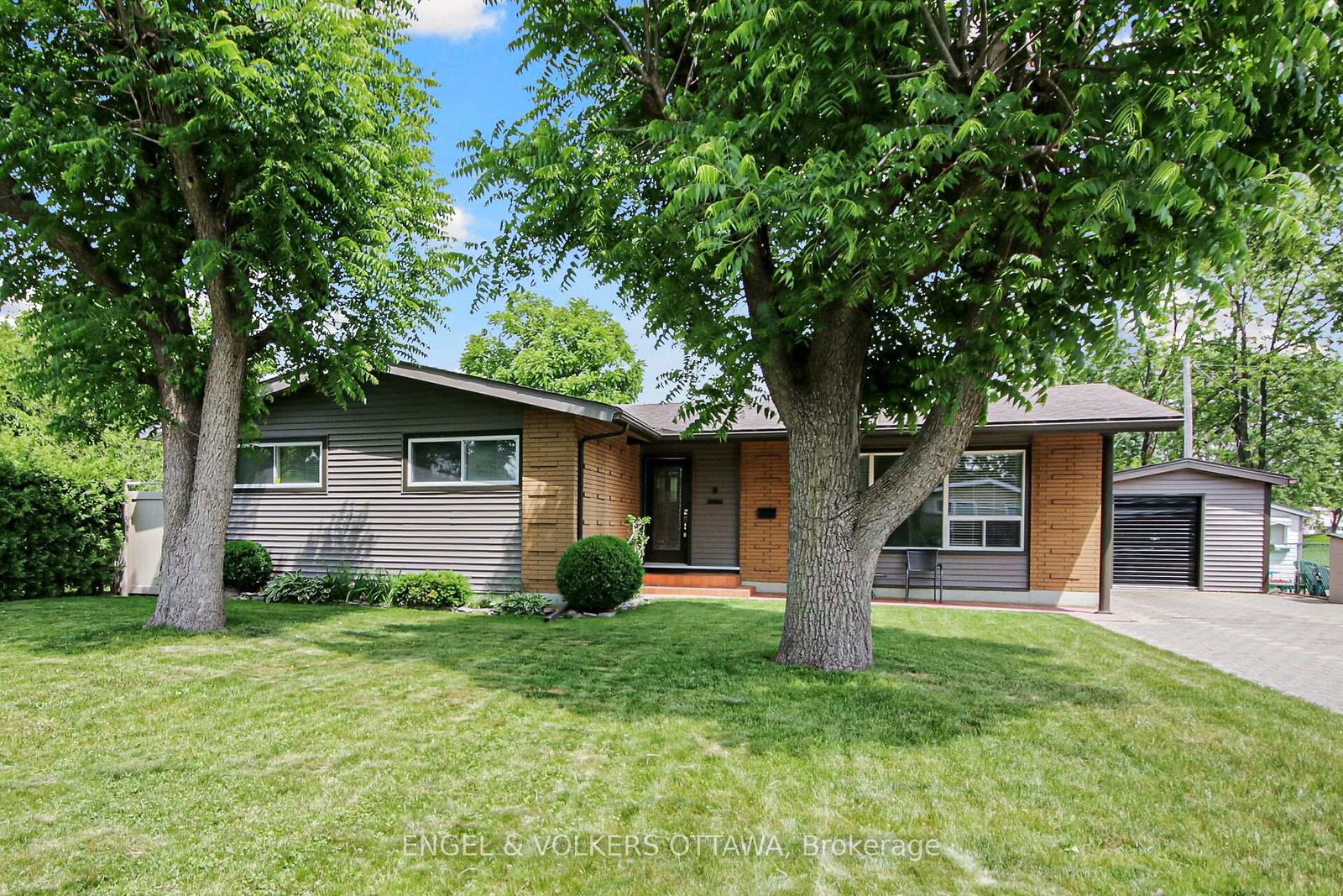 8-greenwich-avenue-mooneysbaycarletonheightsanarea-ottawa-ontario-x12227896