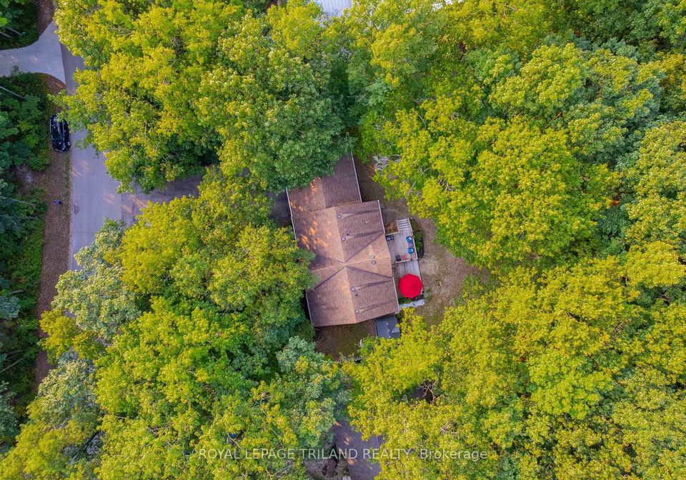 10248-pinetree-drive-lambton-shores-ontario-x12228380