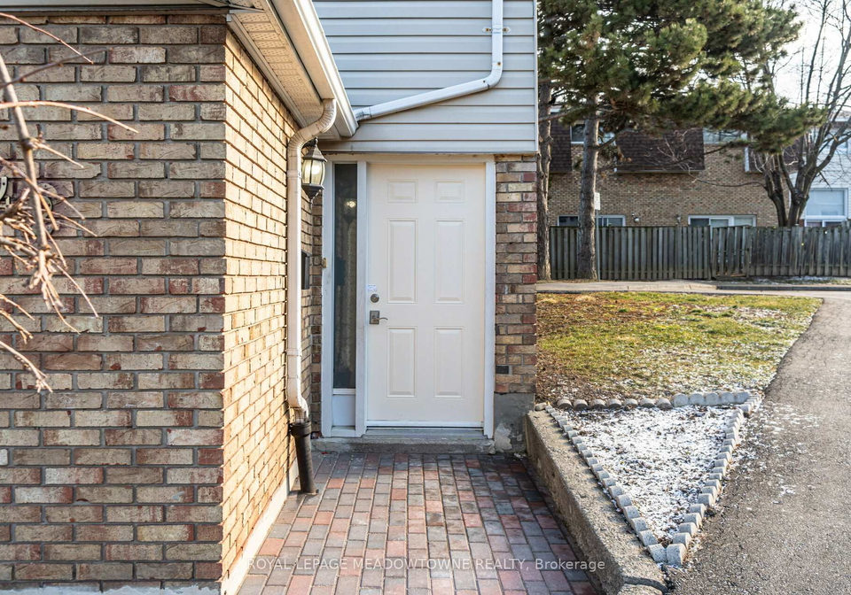 11-harrisford-street-hamilton-ontario-x12228558
