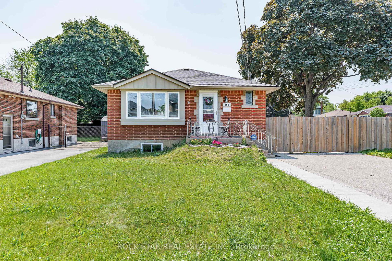 768-tenth-avenue-hamilton-ontario-x12228565