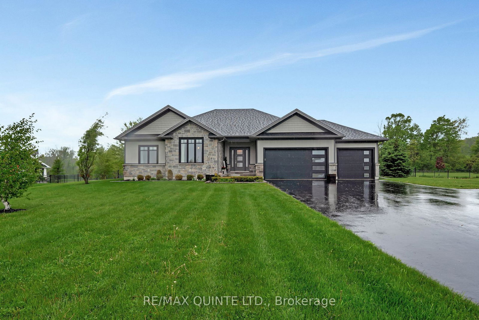39-woodland-trail-prince-edward-county-ontario-x12229195