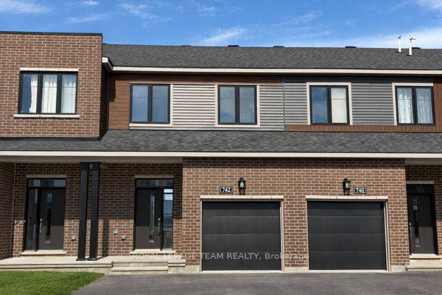 742-fairline-row-kanata-ontario-x12229430
