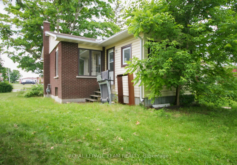 9-martin-street-north-dundas-ontario-x12229485