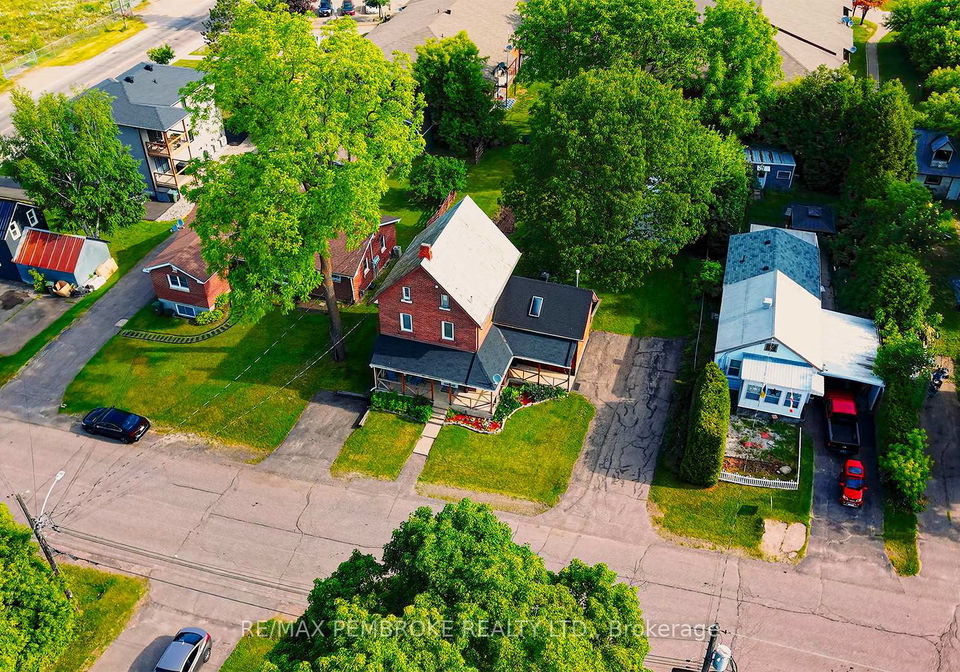 111-hunter-street-pembroke-ontario-x12229844