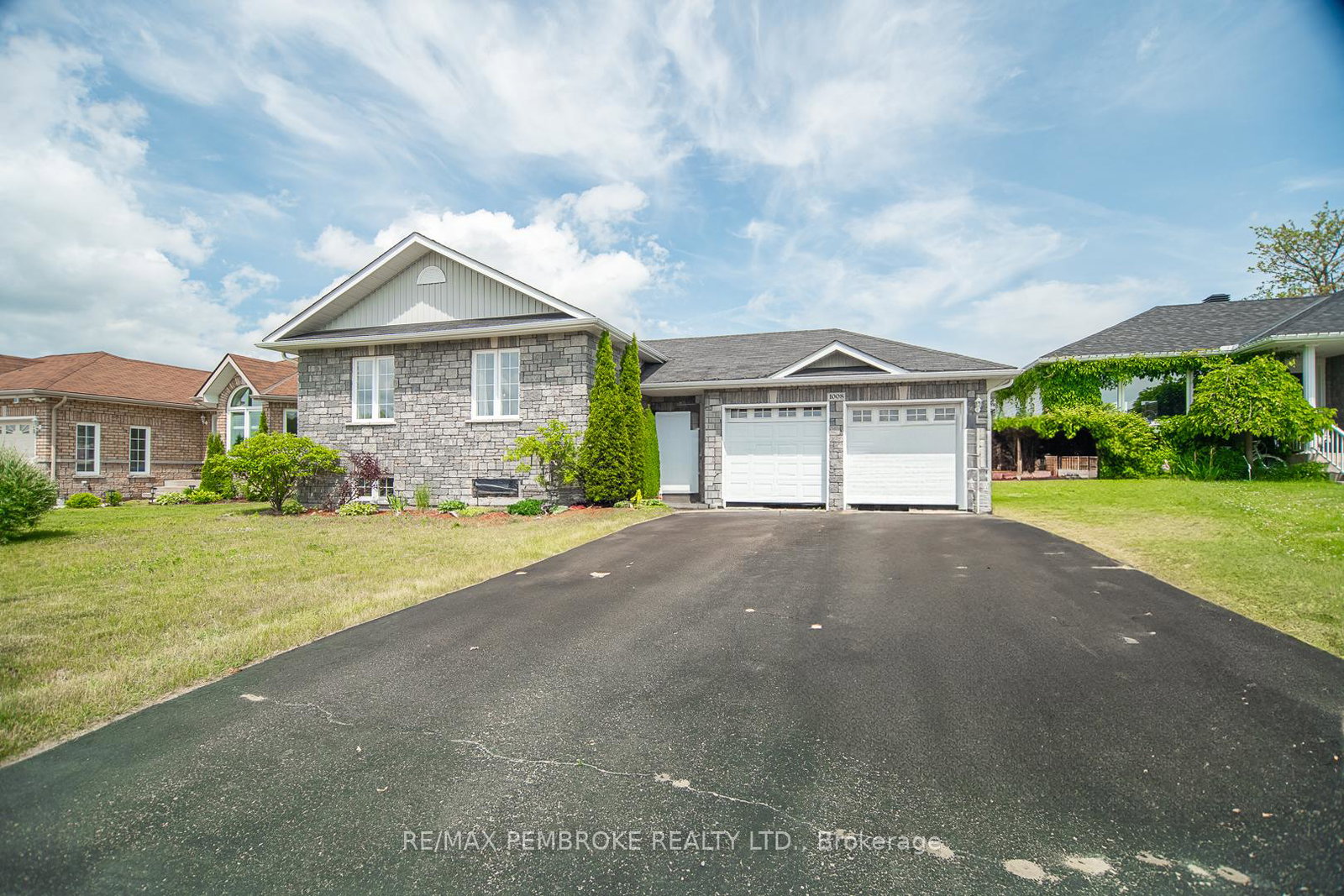 1008-limestone-crescent-petawawa-ontario-x12230349