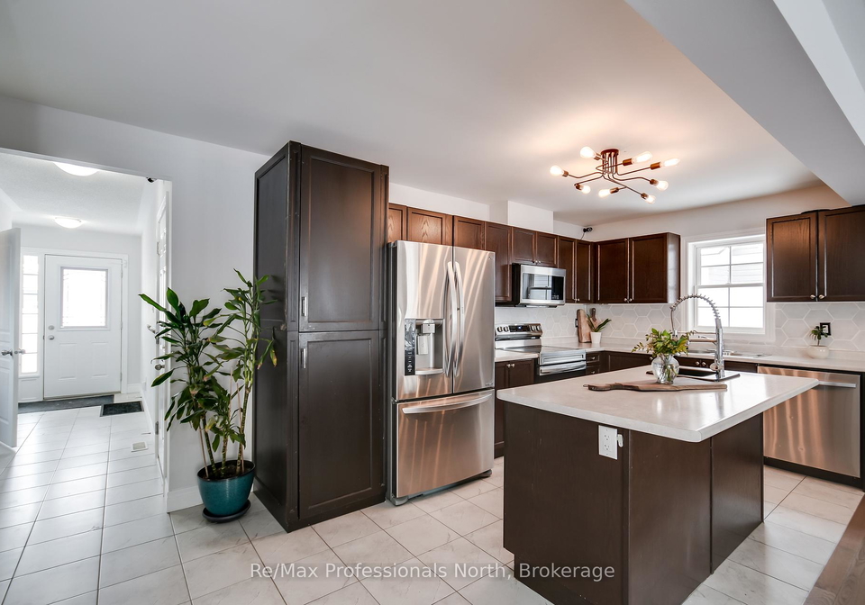 230-pine-street-gravenhurst-ontario-x12231443