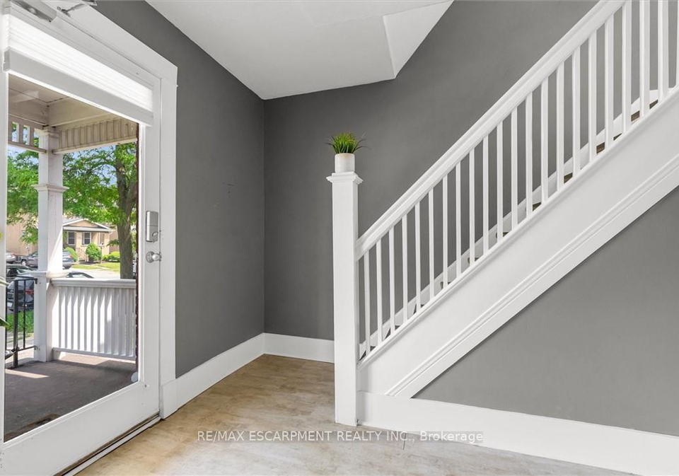 251-12-lake-street-st-catharines-ontario-x12232119