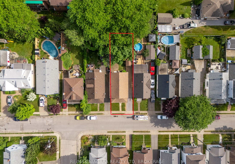 18-stuart-avenue-st-catharines-ontario-x12232144