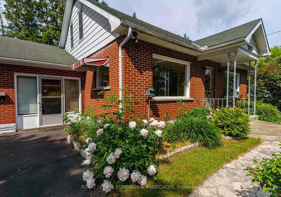 1330-blakely-crescent-laurentian-valley-ontario-x12232617
