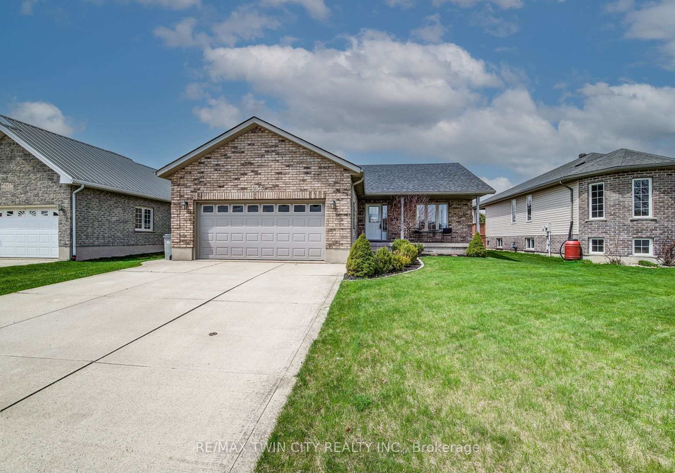 935-baker-street-s-north-perth-ontario-x12232754