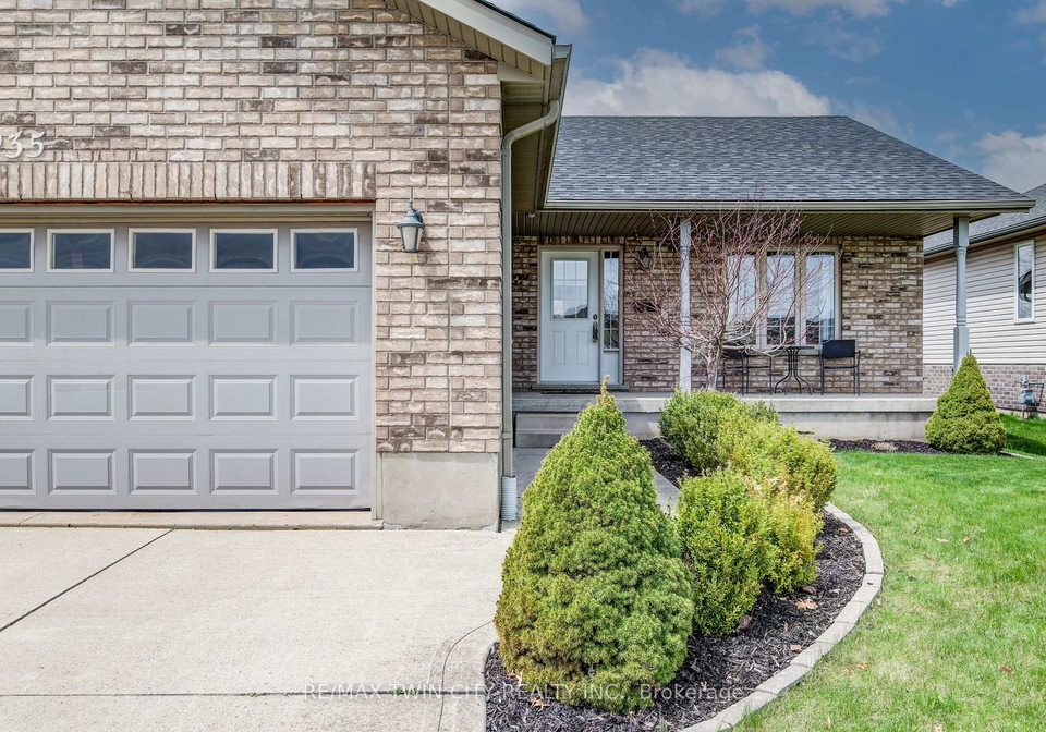 935-baker-street-s-north-perth-ontario-x12232754