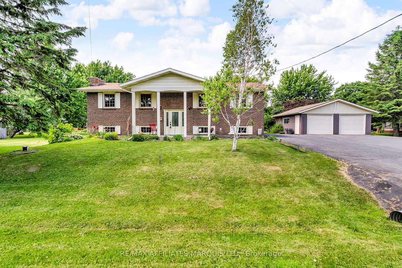 18227-oak-drive-south-glengarry-ontario-x12233316
