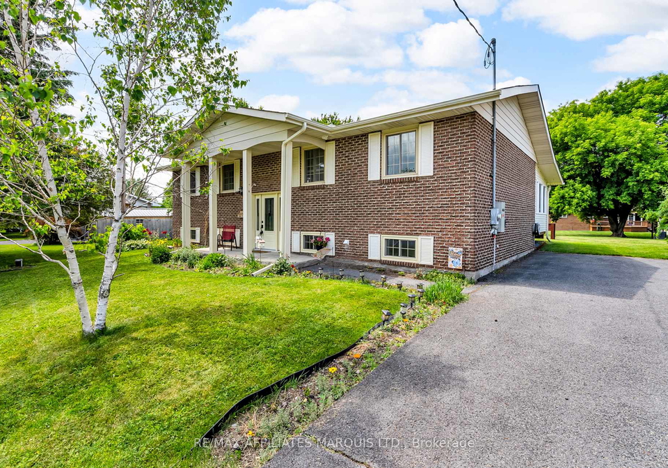 18227-oak-drive-south-glengarry-ontario-x12233316