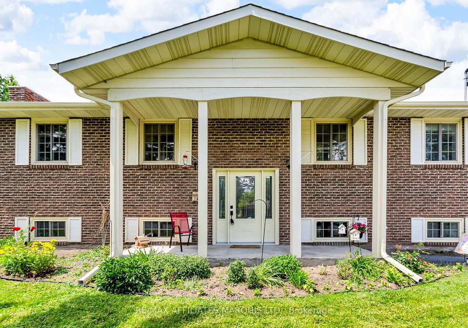 18227-oak-drive-south-glengarry-ontario-x12233316