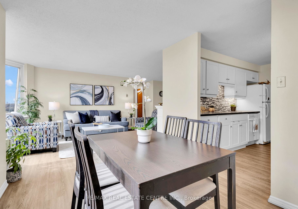 35-green-valley-drive-kitchener-ontario-x12233641