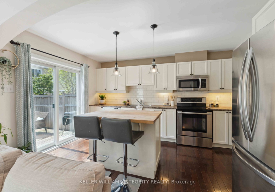 1051-pampero-crescent-ottawa-ontario-x12233997
