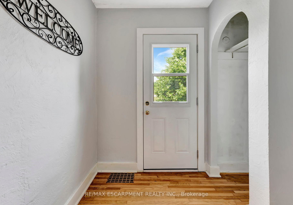 84-queensway-street-e-norfolk-ontario-x12234234