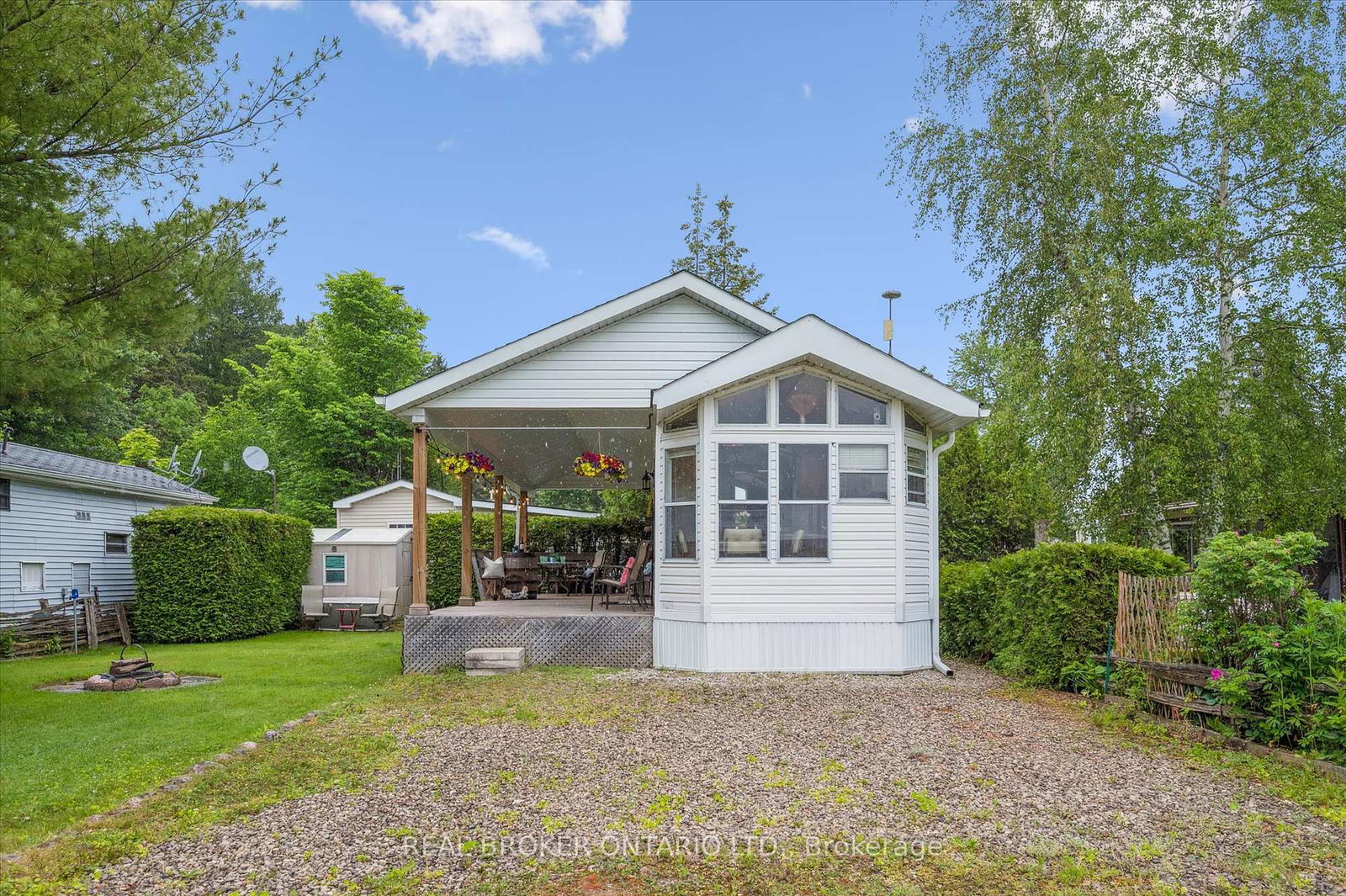 2-elm-place-centre-wellington-ontario-x12234352