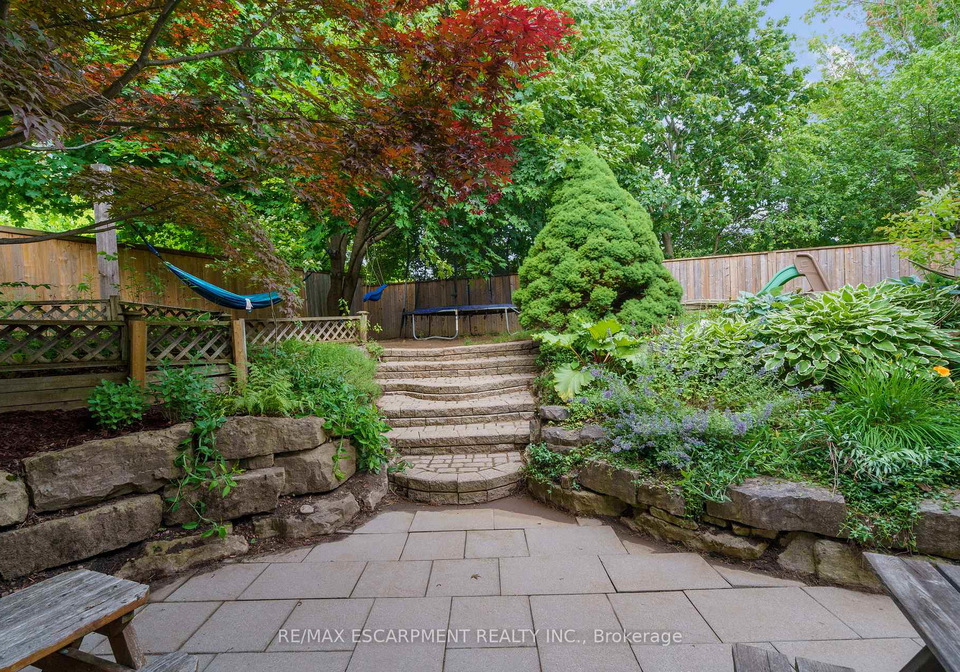 82-skyline-drive-hamilton-ontario-x12235708