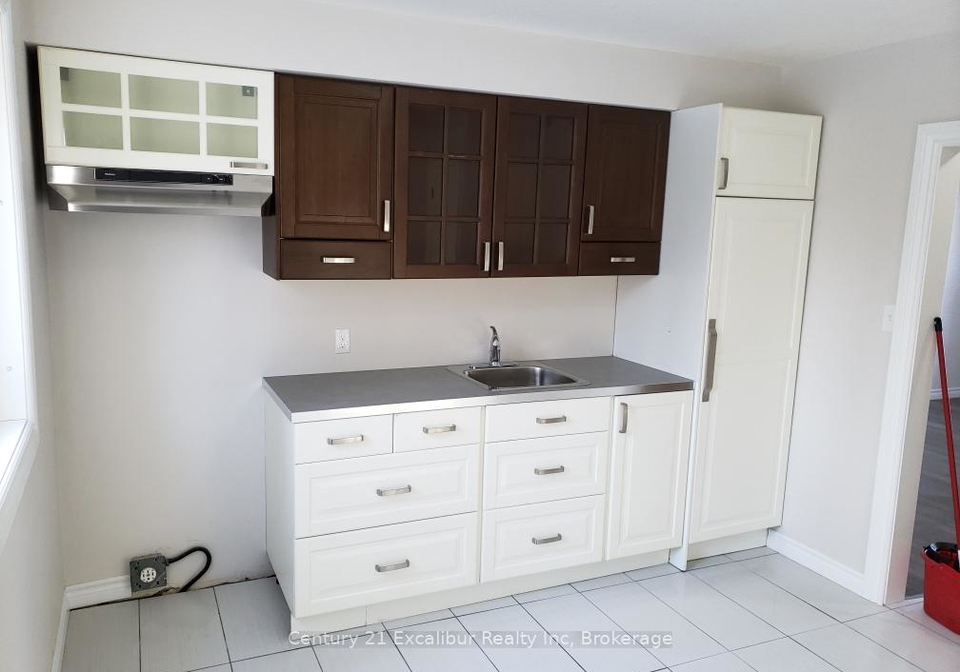 360-queen-street-e-centre-wellington-ontario-x12235804
