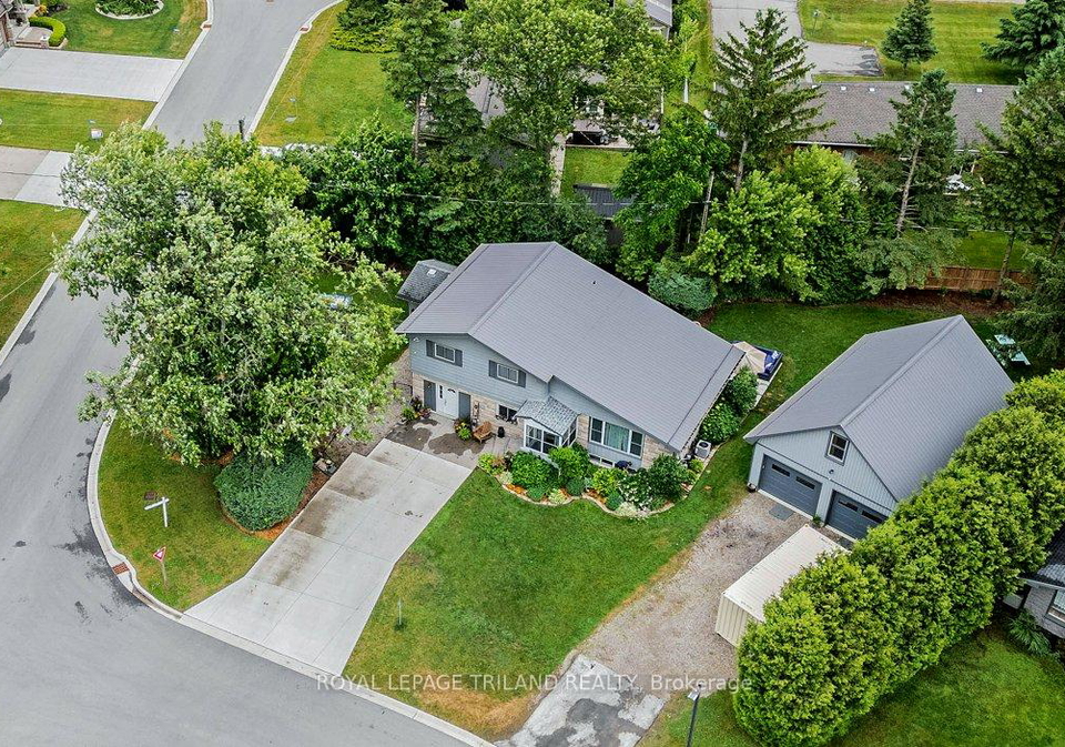 10025-lyn-court-southwold-ontario-x12235906