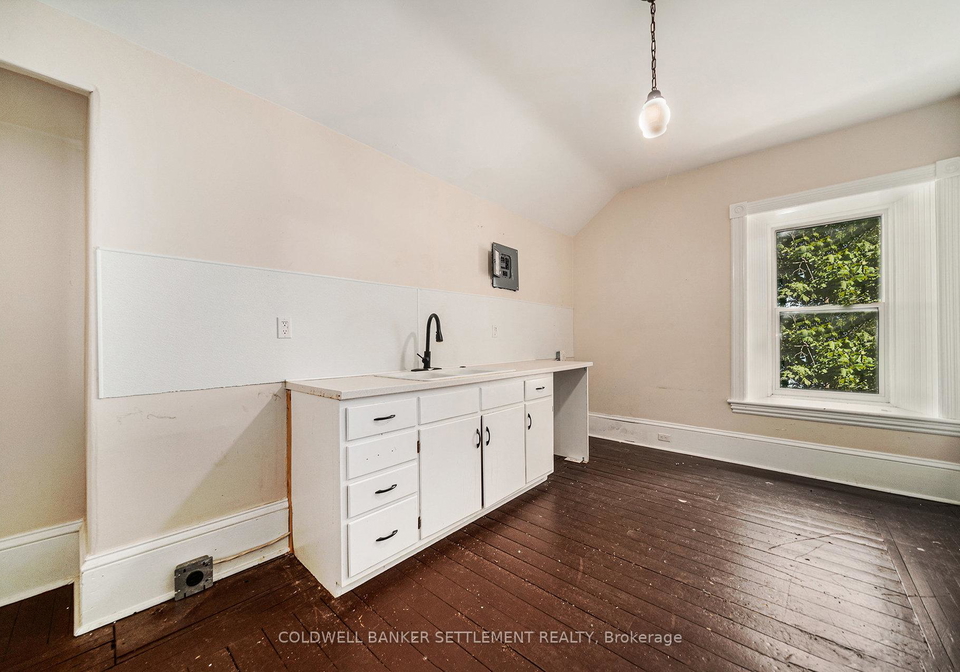 3-drummond-street-e-perth-ontario-x12237189