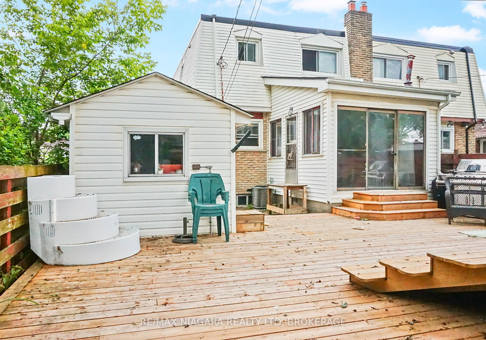 8452-breadner-crescent-niagara-falls-ontario-x12237198