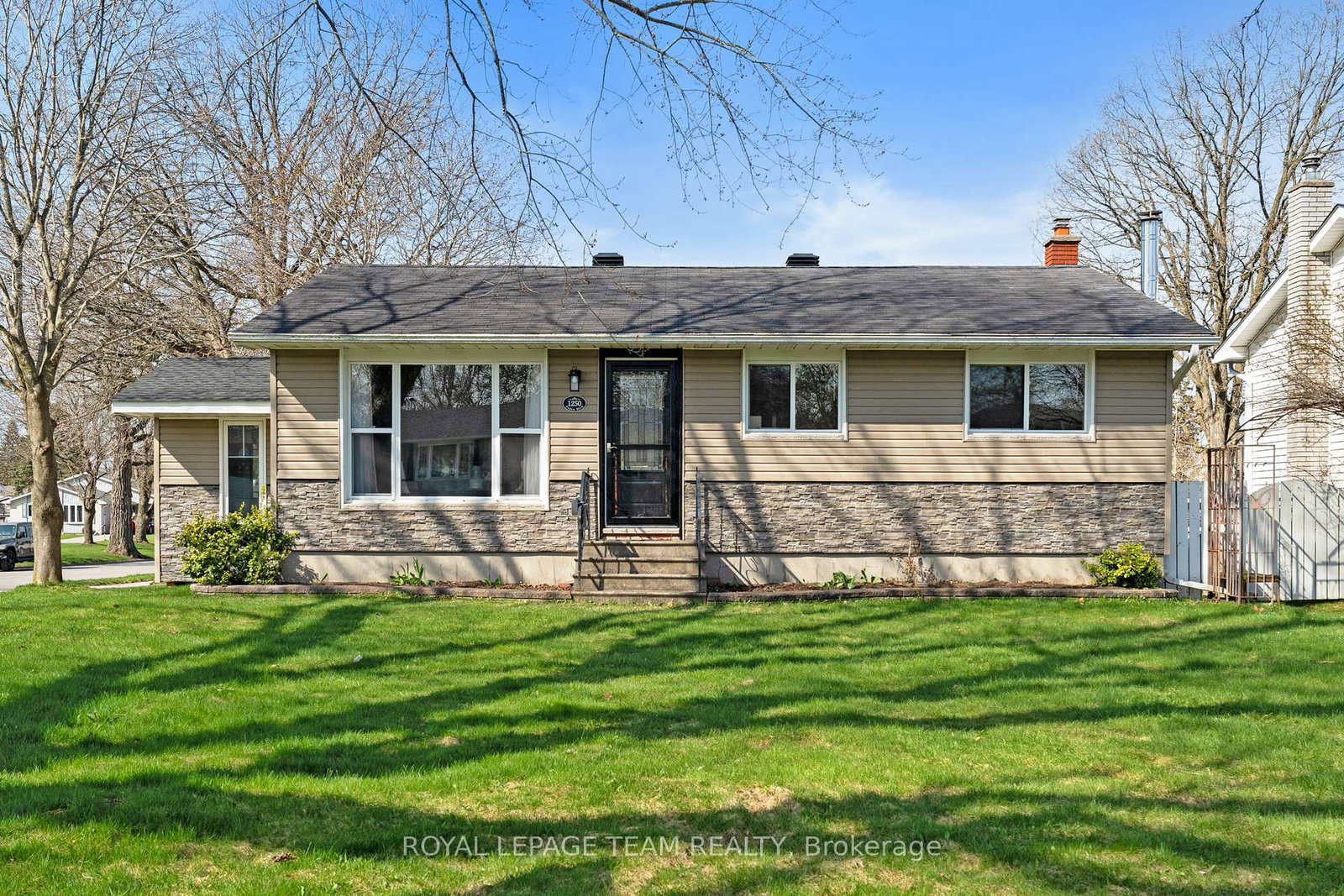 1250-peden-boulevard-brockville-ontario-x12237682
