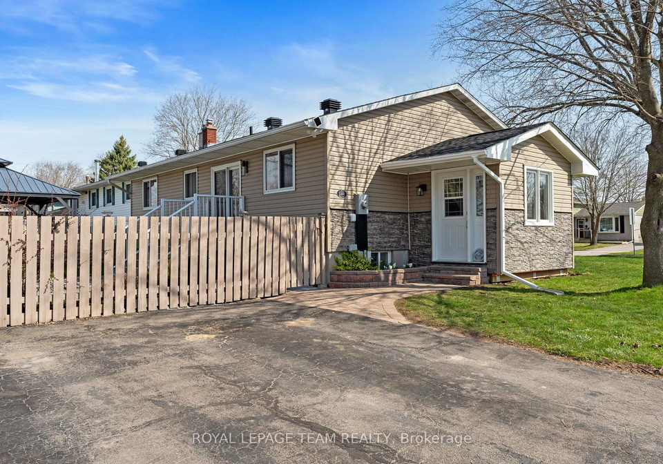 1250-peden-boulevard-brockville-ontario-x12237682