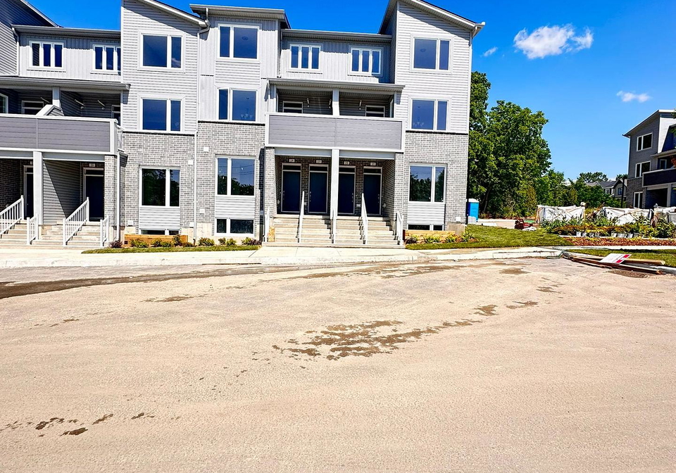 990-deveron-crescent-london-south-ontario-x12237814