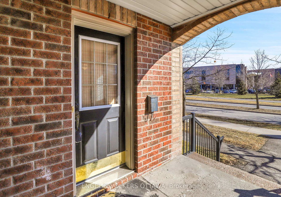 811-longfields-drive-ottawa-ontario-x12237824