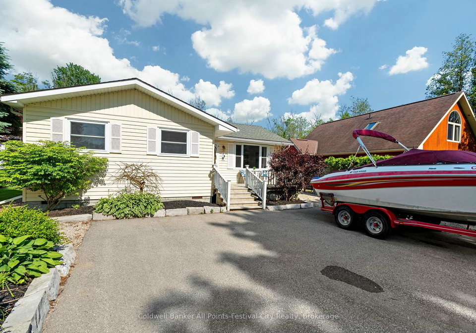 7-andrews-crescent-central-huron-ontario-x12239314