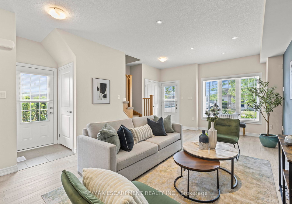 8-lakelawn-road-grimsby-ontario-x12239345