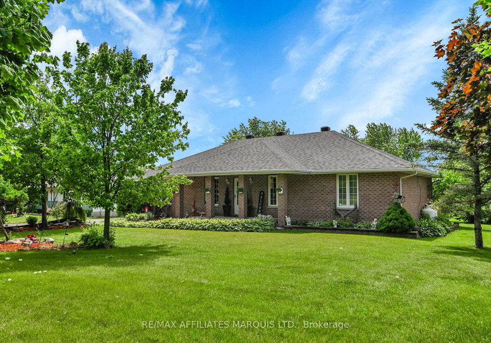 16398-county-road-18-south-stormont-ontario-x12239830