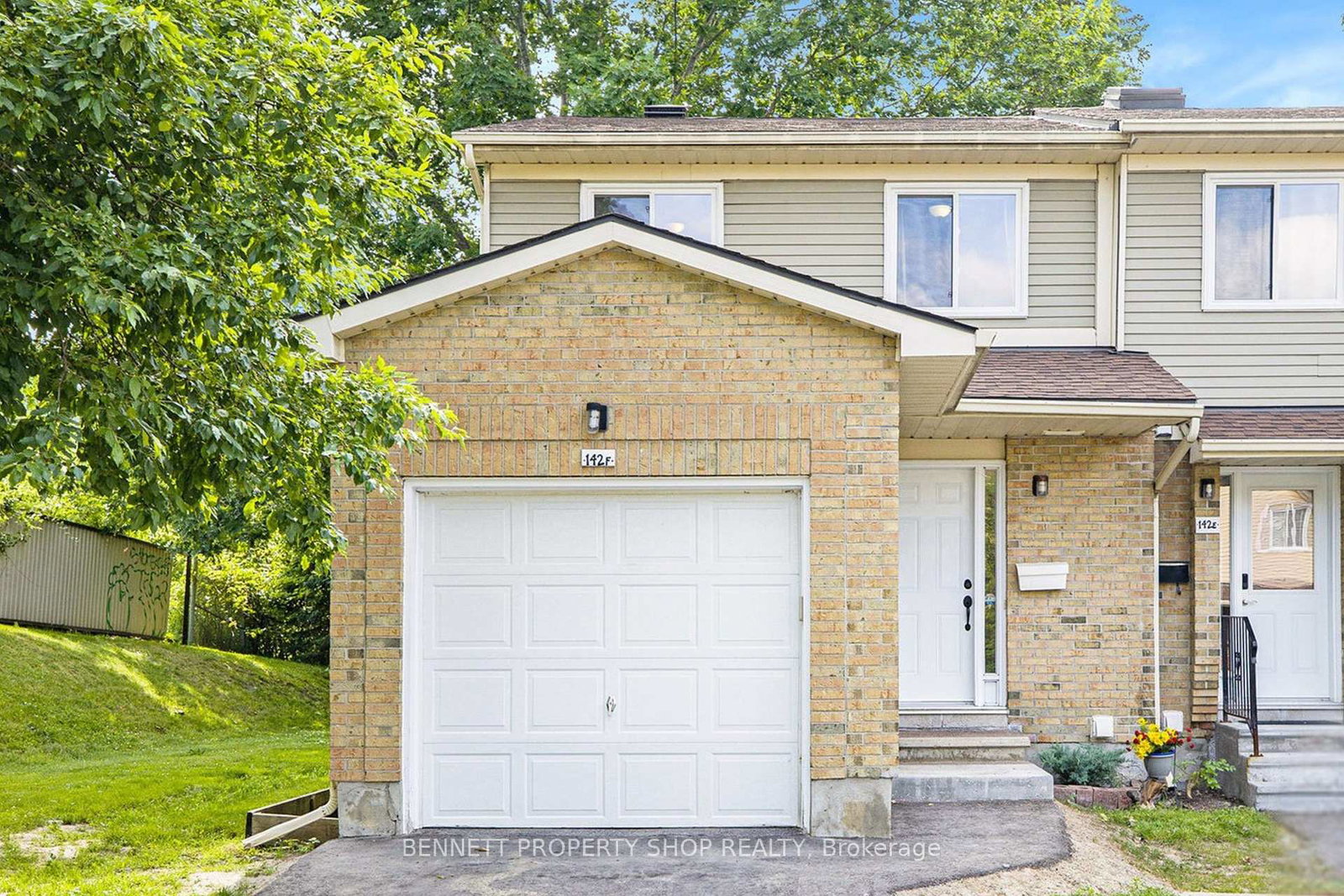 142-valley-stream-drive-sw-ottawa-ontario-x12240227