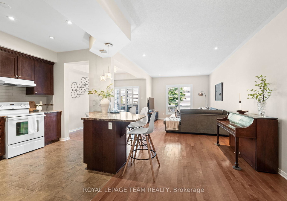 915-torovin-private-ottawa-ontario-x12240268