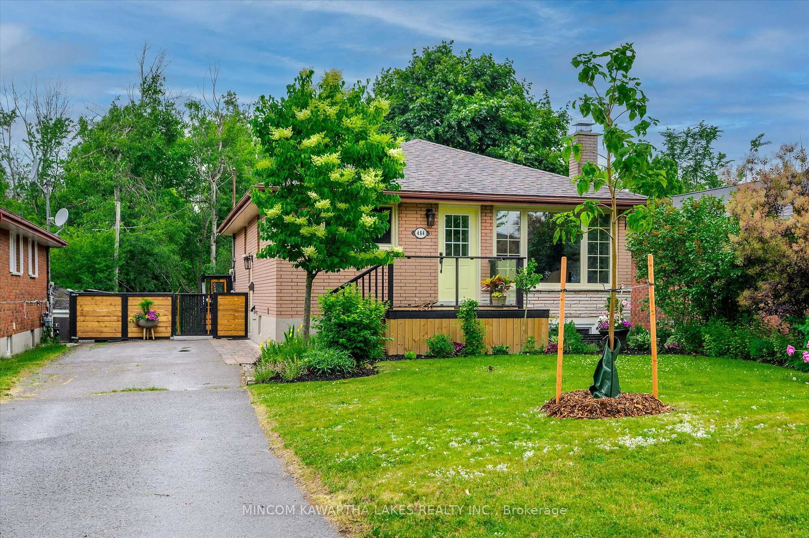 484-raymond-street-peterborough-north-ontario-x12240348
