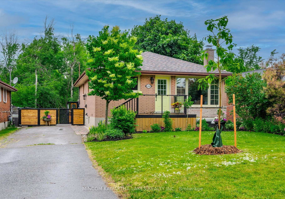 484-raymond-street-peterborough-north-ontario-x12240348