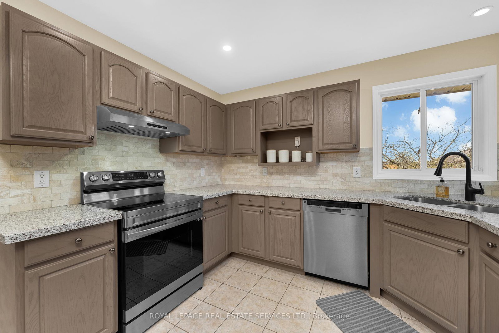 185-amy-croft-drive-lakeshore-ontario-x12240504