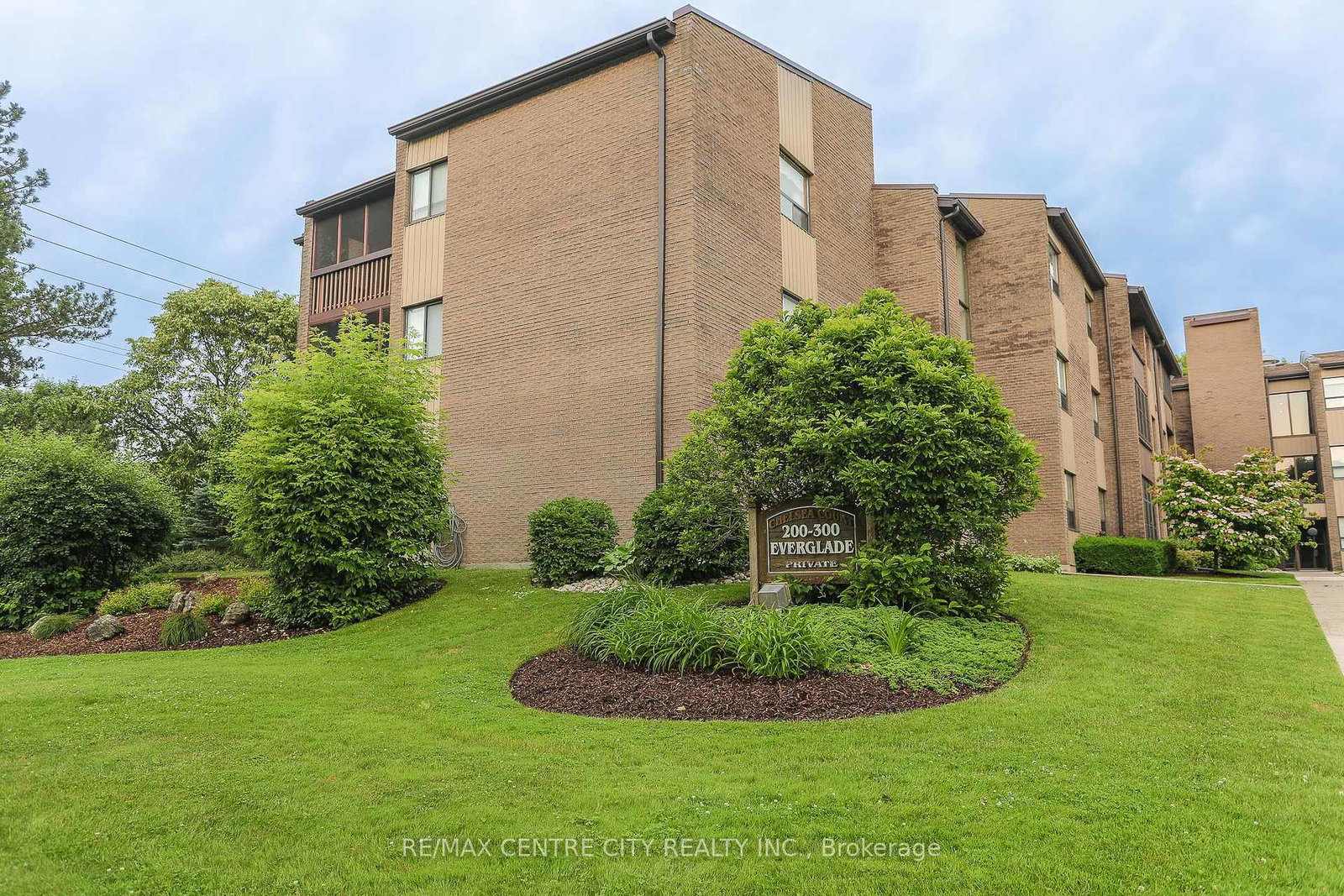 300-everglade-crescent-london-north-ontario-x12240564