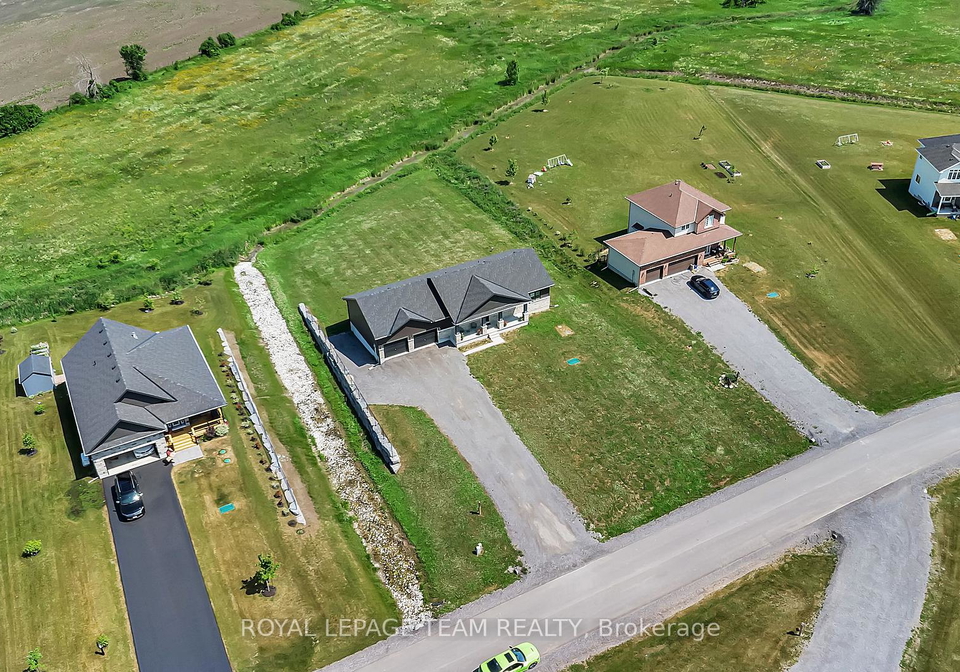17-isobel-mcewan-street-mcnabbraeside-ontario-x12240721