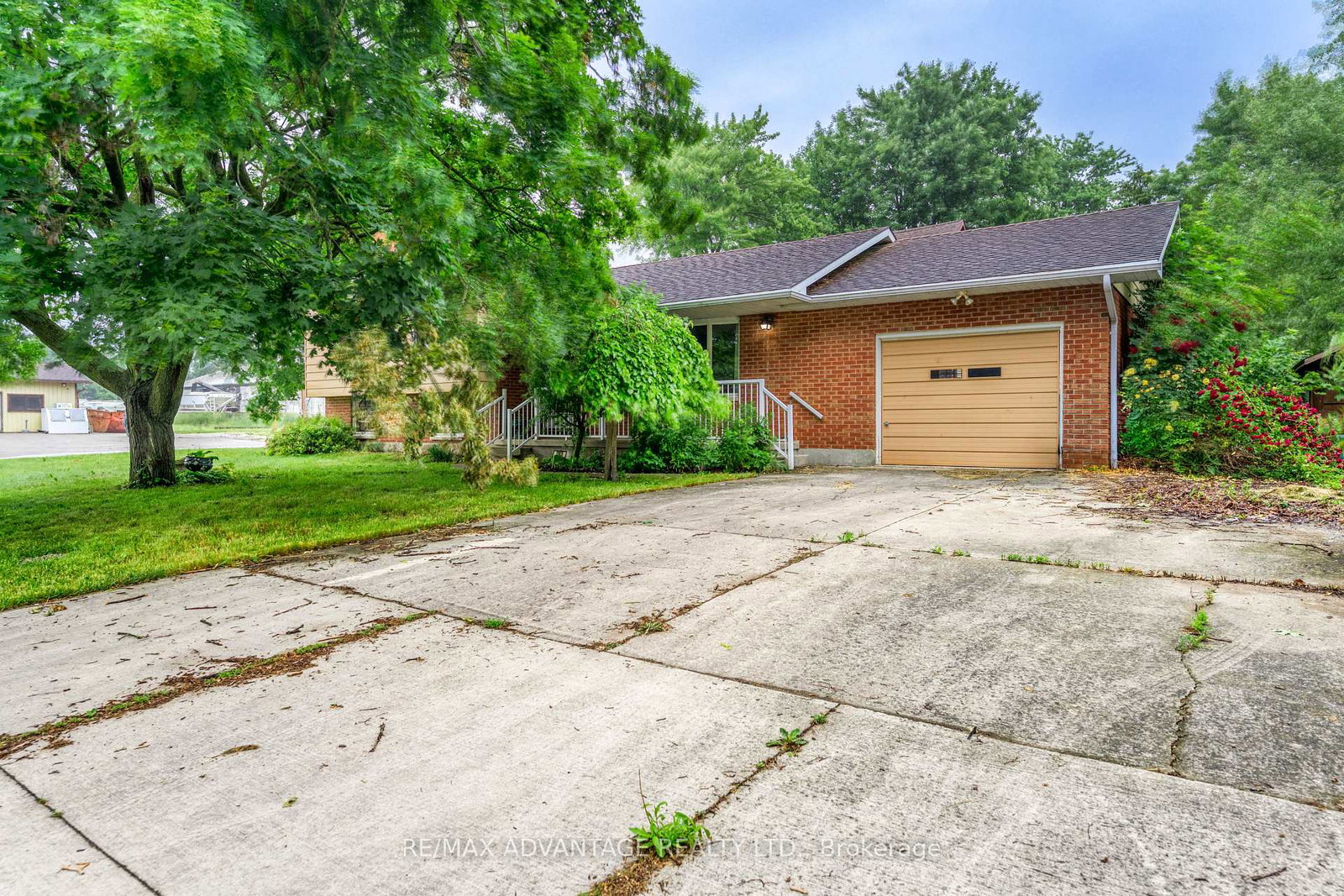 383-west-street-warwick-ontario-x12240747
