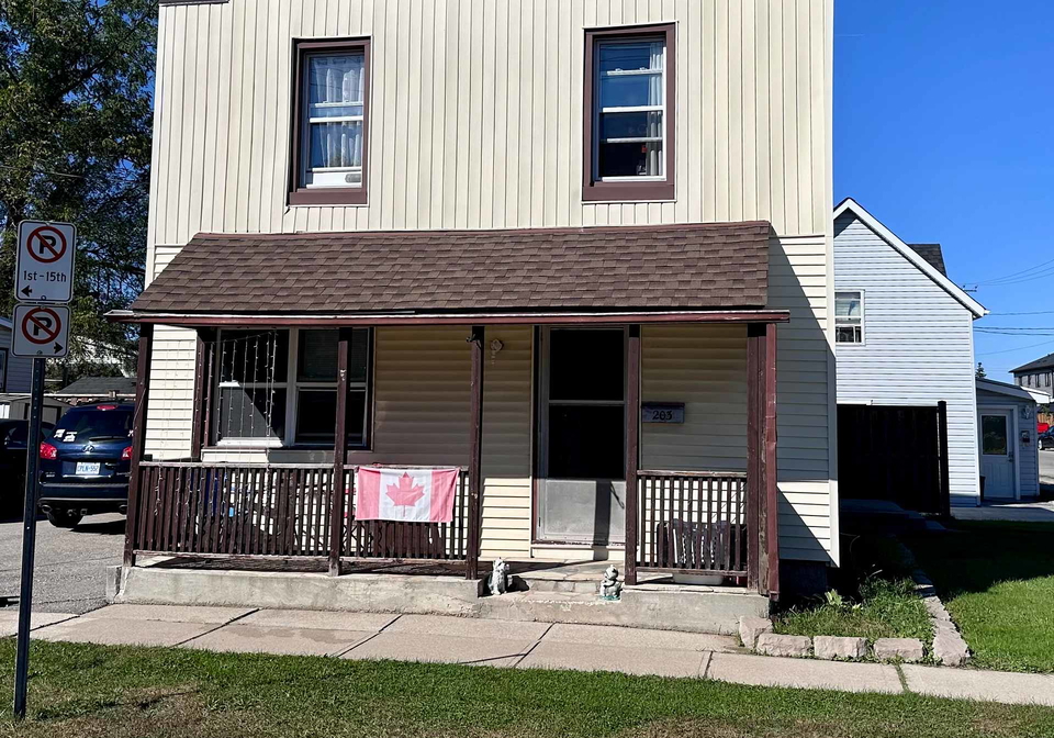 203-grove-street-norfolk-ontario-x12241155