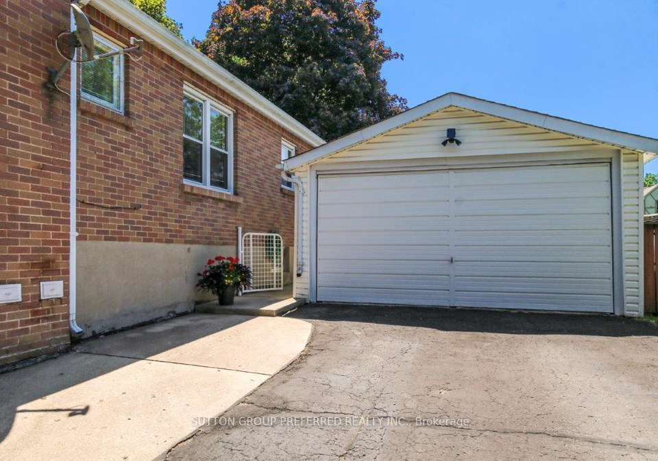 695-ecclestone-street-london-east-ontario-x12241969