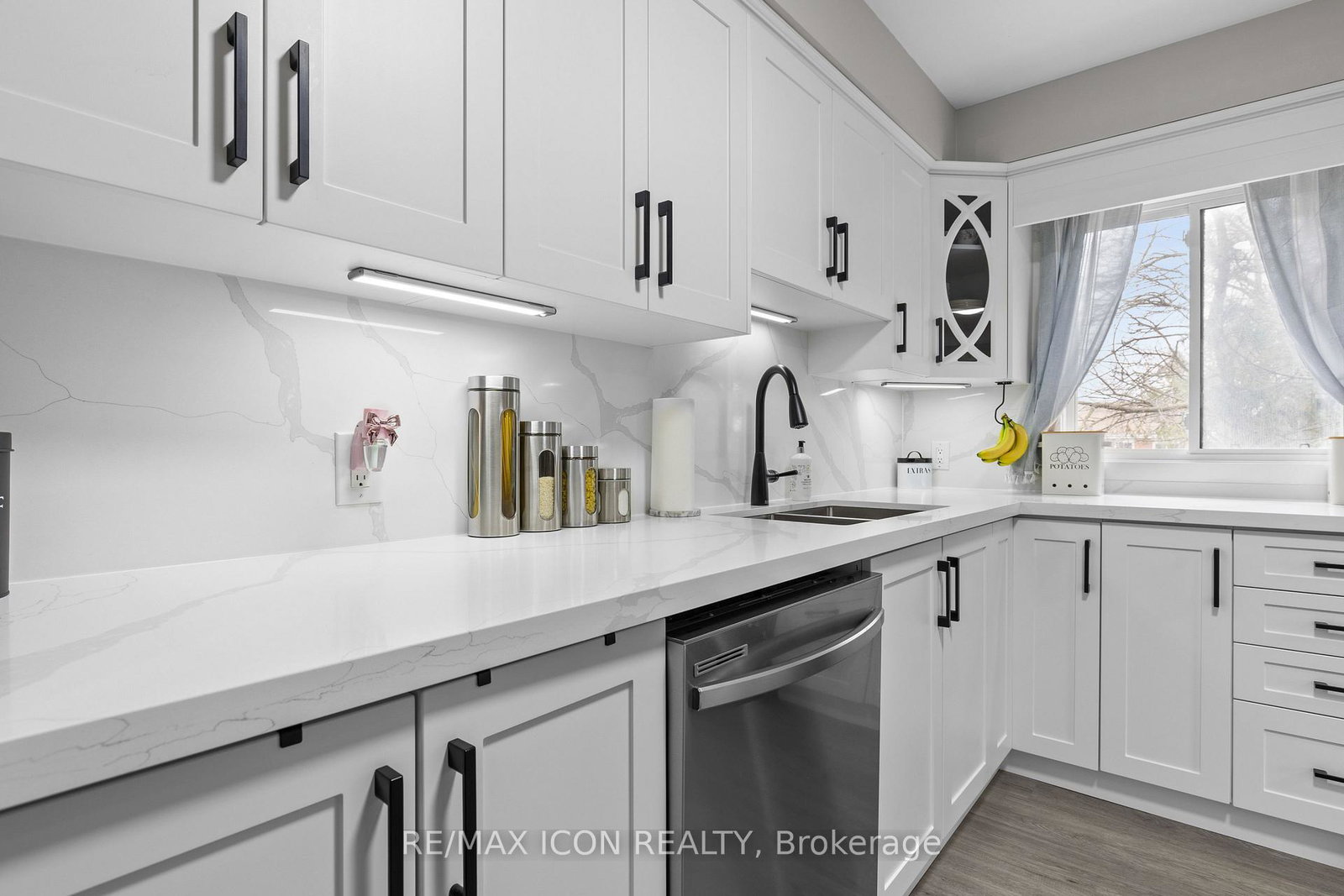 30-hugo-crescent-kitchener-ontario-x12243063