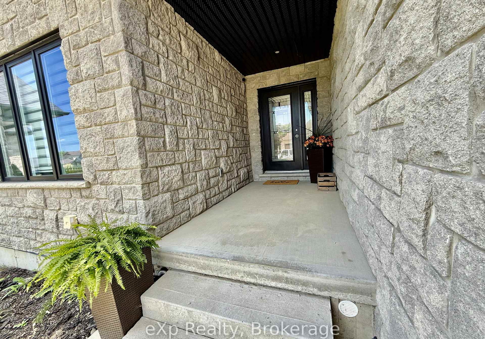 137-17th-avenue-a-hanover-ontario-x12243377