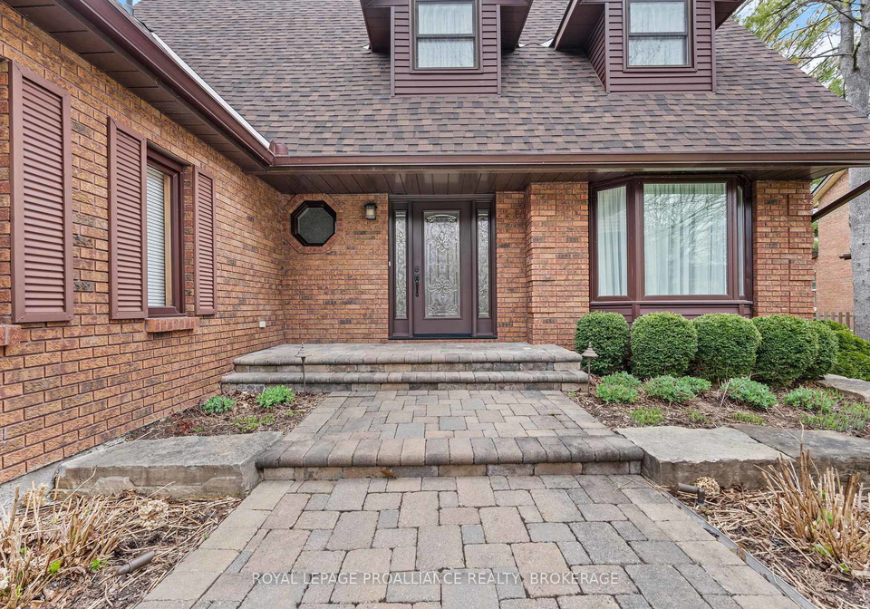 562-sycamore-street-kingston-ontario-x12243810