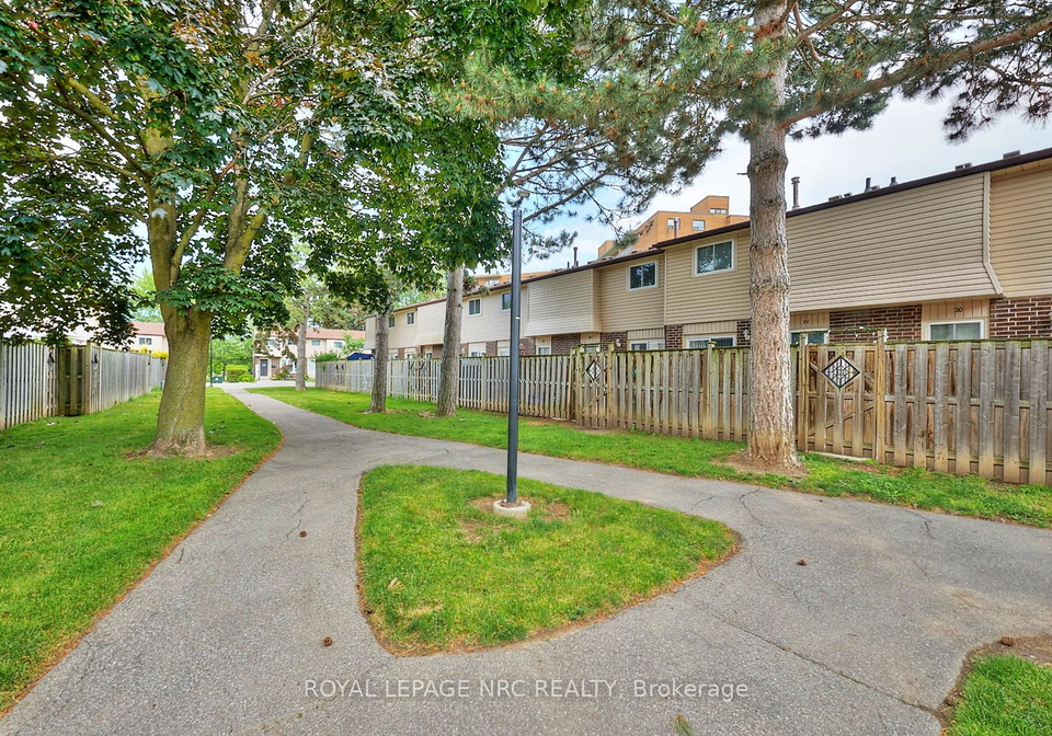 2-weiden-street-st-catharines-ontario-x12243989