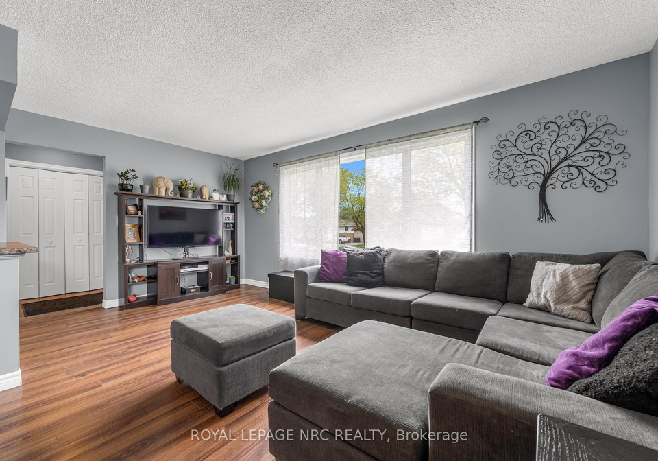 7301-north-dorset-place-niagara-falls-ontario-x12244469